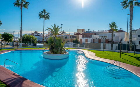 Titanic: Blau, Wohngebiet, Schwimmbad, Strassenlicht, Schatten, Hotel, Resort, Hazienda