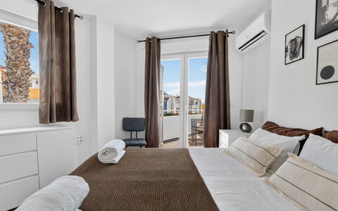 Titanic: Möbel, Interior Design, Zimmer, Zuhause, Wohnung, Fussboden, Bett, Kissen, Stuhl, Cabinetry