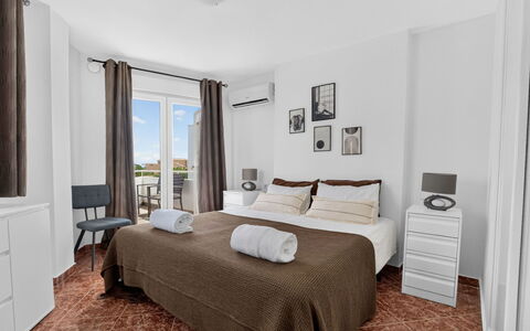 Titanic: Möbel, Bett, Schlafzimmer, Interior Design, Fussboden, Zuhause, Zimmer, Wohnung, Bettdecke, Bedding