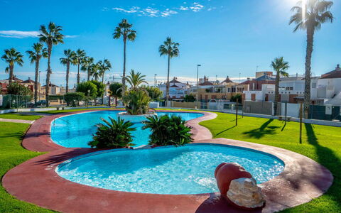 Titanic: Wohngebiet, Schwimmbad, Resort, Hazienda, Schatten, Estate, Eco Hotel, Hotel, Landscaping