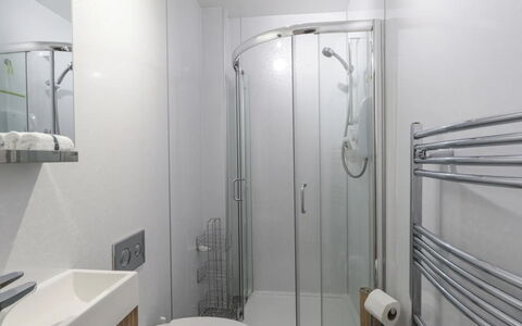 Ballinreich: Interior Design, Armatur, Badezimmer, Flooring, Wand, Fussboden, Sinken, Bad Sink, Zapfhahn, Zimmer