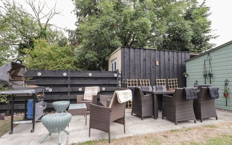 Ballinreich: Möbel, Gartenmöbel, Tisch Im Freien, Stuhl, Garten, Hinterhof, Terrasse, Garten, Schatten, Hof