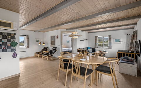 Hellevi - 500M to the Fjord: Interior Design, Flooring, Holz, Decke, Fussboden, Möbel, Holzboden, Stuhl, Küche & Esszimmer Tisch, Zuhause