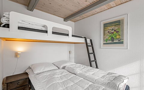 Hellevi - 500M to the Fjord: Bett, Schlafzimmer, Holz, Interior Design, Bettdecke, Flooring, Fussboden, Decke, Bedding, Möbel