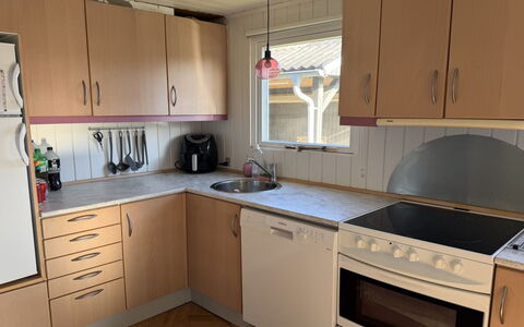 Rəzvan - from the Sea: Flooring, Küche, Holz, Countertop, Küchengerät, Interior Design, Möbel, Fussboden, Cabinetry, Major Appliance
