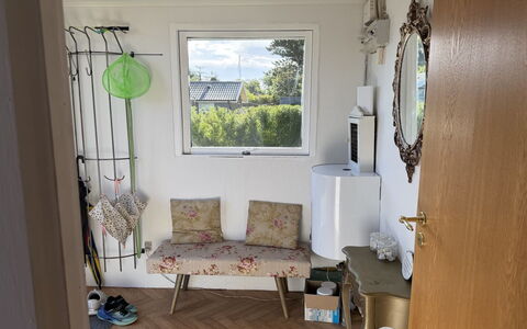 Rəzvan - from the Sea: Interior Design, Möbel, Flooring, Fussboden, Beleuchtung, Zimmer, Zuhause, Wohnzimmer, Zimmerpflanze, Blumentopf