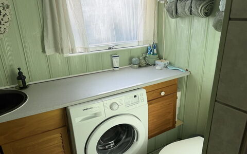 Rəzvan - from the Sea: Waschmaschine, Wäschetrockner, Wäschekammer, Interior Design, Flooring, Armatur, Fussboden, Zimmer, Installation, Badezimmer