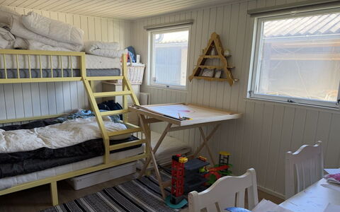 Rəzvan - from the Sea: Holz, Möbel, Fussboden, Interior Design, Flooring, Schlafzimmer, Bett, Etagenbett, Zimmer, Holzbeize
