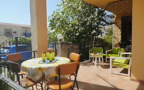 Casa Bianca, Budoni: Möbel, Stuhl, Gartenmöbel, Balkon, Veranda, Schatten, Tisch Im Freien, Küche & Esszimmer Tisch, Hinterhof, Garten