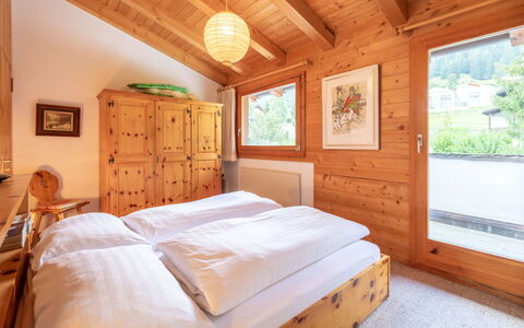 Casa Pleun: Holz, Interior Design, Schlafzimmer, Möbel, Bett, Decke, Zuhause, Bettdecke, Bedding, Bettrahmen