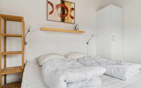 Sannie - 2.8Km from the Sea: Bett, Möbel, Schlafzimmer, Wand, Interior Design, Holz, Fussboden, Flooring, Bettdecke, Bedding