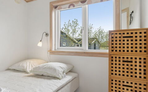 Sannie - 2.8Km from the Sea: Interior Design, Wand, Schlafzimmer, Bett, Fussboden, Flooring, Holz, Möbel, Decke, Zimmer