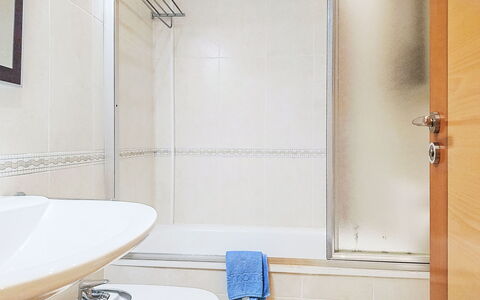 Marina Azul: Badezimmer, Armatur, Flooring, Fussboden, Interior Design, Installation, Fliese, Zapfhahn, Dusche, Badewanne