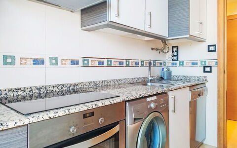 Marina Azul: Major Appliance, Küche, Flooring, Countertop, Fussboden, Wohnung, Küchengerät, Fliese, Cabinetry, Spüle