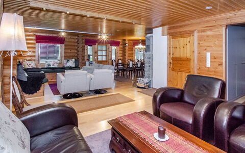 Lieksa 724: Holz, Zuhause, Decke, Möbel, Hütte, Blockhaus, Wohnzimmer, Hartholz, Dachgeschoss, Couch