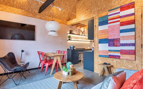 Bognor Regis 602: Möbel, Interior Design, Wand, Flooring, Holz, Fussboden, Decke, Light Fixture, Beleuchtung, Zimmer