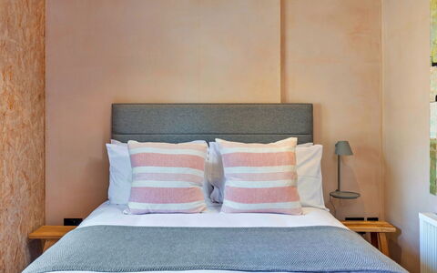 Bognor Regis 602: Schlafzimmer, Holz, Möbel, Bettdecke, Linens, Interior Design, Bedding, Bett, Fussboden, Textil