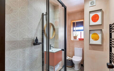 Bognor Regis 602: Interior Design, Wand, Flooring, Fussboden, Light Fixture, Beleuchtung, Decke, Armatur, Badezimmer, Orange