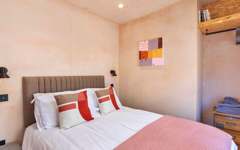 Bognor Regis 602: Möbel, Bett, Interior Design, Schlafzimmer, Wand, Bettdecke, Flooring, Fussboden, Bedding, Holz