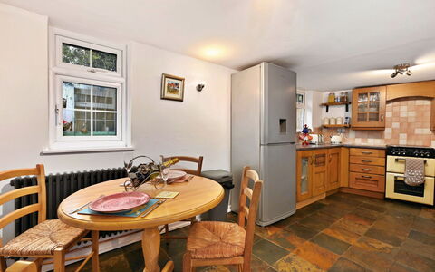 The Old Barn, Hadlow: Möbel, Flooring, Interior Design, Holz, Cabinetry, Fussboden, Küche, Countertop, Decke, Zimmer