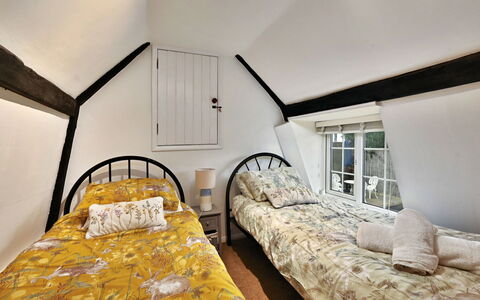 The Old Barn, Hadlow: Holz, Möbel, Zuhause, Schlafzimmer, Interior Design, Fussboden, Bett, Bedding, Decke, Bettrahmen