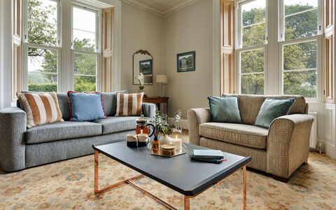 Spinney Corner: Möbel, Interior Design, Couch, Flooring, Fussboden, Holz, Wohnzimmer, Zimmer, Zuhause