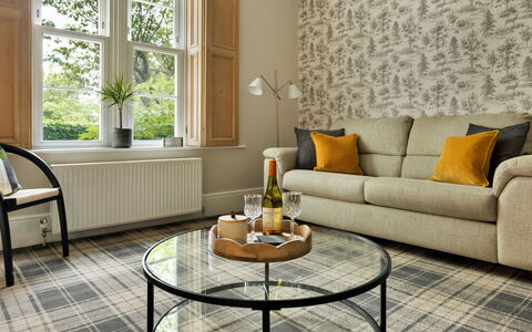 Spinney Corner: Flooring, Fussboden, Interior Design, Möbel, Wohnzimmer, Zuhause, Wohnung, Couch, Holzboden