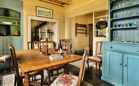 Bourne Edge: Möbel, Interior Design, Flooring, Holz, Tabelle, Fussboden, Stuhl, Decke, Esszimmer, Küche & Esszimmer Tisch