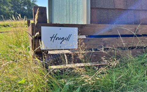 Howgill Pod: Holz, Schild, Planke