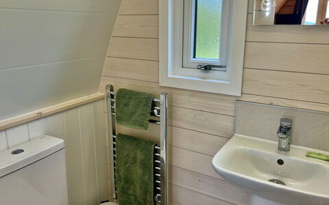 Howgill Pod: Holz, Flooring, Fussboden, Armatur, Toilette, Badezimmer, Hartholz, Toilleten Sitz, Holzbeize, Planke
