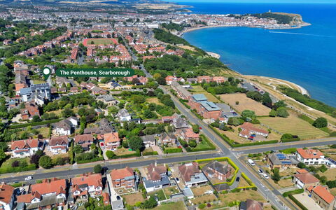 The Penthouse, Scarborough: Küste, Wohngebiet, Luftaufnahmen, Vogelperspektive, Küsten Und Ozeanische Forms, Meer, Landschaft, Ozean, Ufer, Vorort