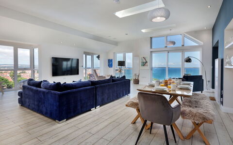 The Penthouse, Scarborough: Möbel, Interior Design, Flooring, Couch, Decke, Fussboden, Tabelle, Wohnzimmer, Zimmer