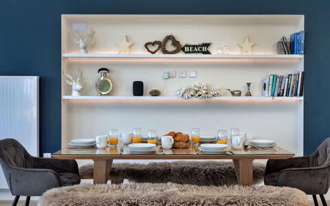 The Penthouse, Scarborough: Möbel, Interior Design, Holz, Tabelle, Flooring, Zuhause, Regale, Beleuchtung, Zimmer, Wohnzimmer