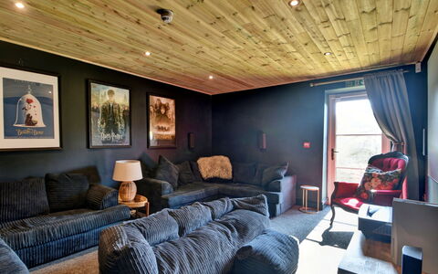 Blackton Farmhouse: Möbel, Interior Design, Wand, Flooring, Decke, Holz, Fussboden, Couch, Beleuchtung, Wohnzimmer