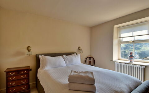 Blackton Farmhouse: Bett, Wand, Schlafzimmer, Interior Design, Holz, Flooring, Möbel, Fussboden, Bettdecke, Bedding
