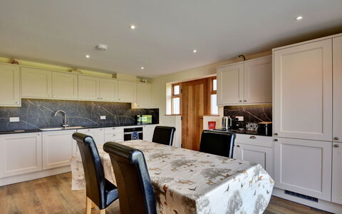 The Owls Rest: Interior Design, Möbel, Holz, Decke, Flooring, Küche, Countertop, Cabinetry, Beleuchtung, Zimmer