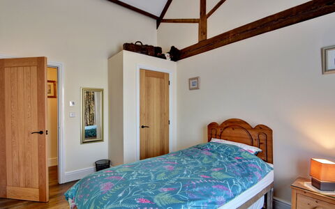 The Owls Rest: Möbel, Schlafzimmer, Holz, Bett, Interior Design, Bettdecke, Bedding, Decke, Fussboden, Flooring