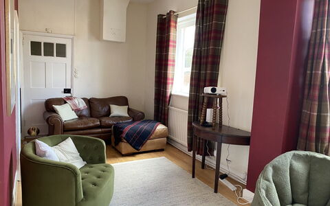 Clavering Hall: Möbel, Interior Design, Flooring, Fussboden, Holz, Zimmer, Decke, Wohnzimmer, Textil, Beleuchtung