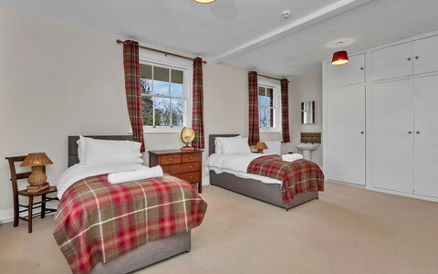 Clavering Hall: Möbel, Interior Design, Flooring, Holz, Fussboden, Decke, Zimmer, Bett, Schlafzimmer, Zuhause