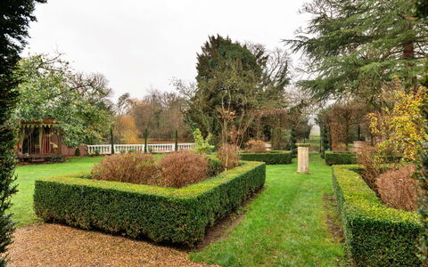 The Potting Shed at Island Hall: Blatt, Natur, Gras, Grün, Vegetation, Garten, Strauch, Landschaft, Pflanzengemeinschaft