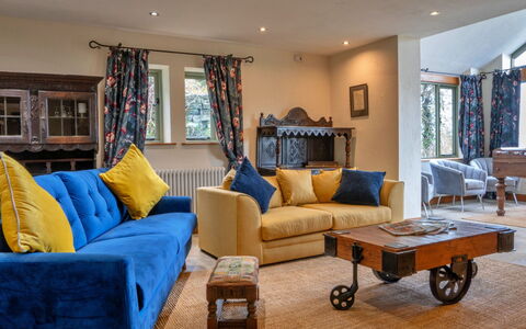 Rough Close Farm Cottage: Möbel, Interior Design, Couch, Wand, Wohnzimmer, Holz, Flooring, Zimmer, Zuhause, Fussboden