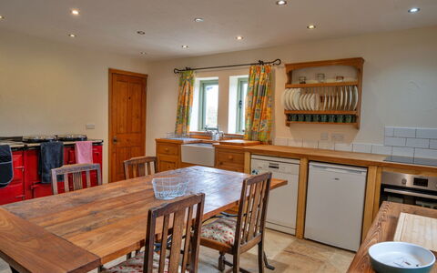 Rough Close Farm Cottage: Möbel, Interior Design, Flooring, Holz, Fussboden, Cabinetry, Zimmer, Decke, Tabelle, Küche