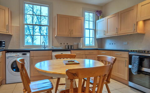 South Lodge at Longford: Möbel, Cabinetry, Flooring, Countertop, Interior Design, Küche, Fussboden, Holz, Küchengerät, Major Appliance