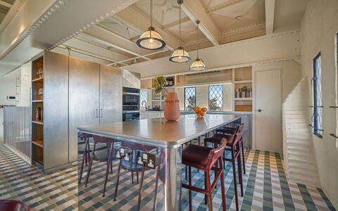Arc Thorpeness: Möbel, Flooring, Interior Design, Decke, Holz, Fussboden, Beleuchtung, Küche, Light Fixture, Stuhl