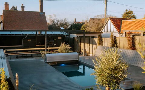 Arc Thorpeness: Zuhause, Schwimmbad, Verbundwerkstoff, Schatten, Hinterhof, Garten, Deck, Gartenmöbel, Abstellgleis, Garten