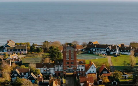 Arc Thorpeness: Gebäude, Haus, Landschaft, Wohngebiet, Zuhause, Grundstueck, Dach, Turm, Vorort, Hütte