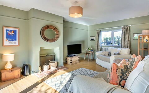 The Old Windmill: Möbel, Interior Design, Flooring, Decke, Holz, Fussboden, Couch, Zimmer, Wohnzimmer, Beleuchtung