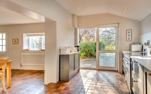 The Old Windmill: Flooring, Interior Design, Wand, Fussboden, Countertop, Küche, Holz, Decke, Möbel, Cabinetry