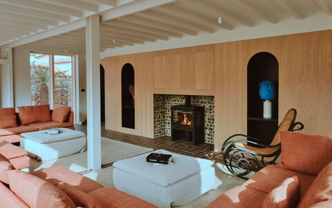 Arc Next-The-Sea: Interior Design, Möbel, Flooring, Wand, Fussboden, Holz, Decke, Couch, Wohnzimmer, Zuhause