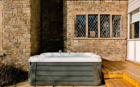 Greenacres: Badewanne, Verbundwerkstoff, Armatur, Jacuzzi, Installation, Schwimmbad, Hotel